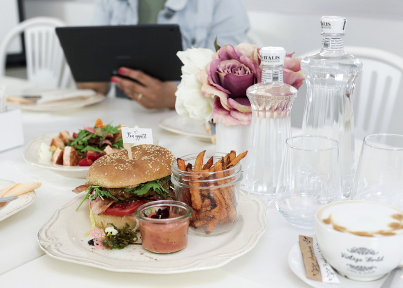 üzleti ebéd reggeli céges rendezvény