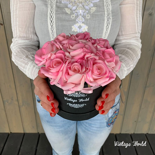 9 szalas moscow virágdoboz rózsadoboz virágküldés