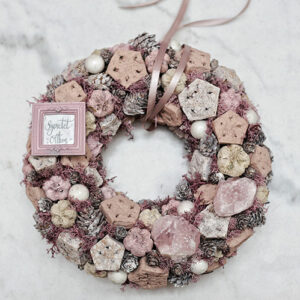 Szeretet rózsakvarccal díszített ajtókopogtató