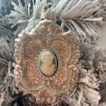 Elegáns ezüstös karácsonyfa dísz