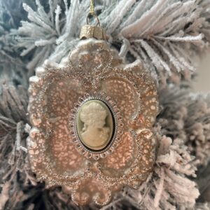 Elegáns ezüstös karácsonyfa dísz