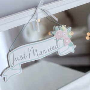 just married esküvői dekoráció