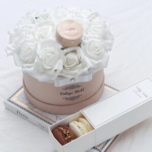 Les Macaron Vanille – rosebox with macaron