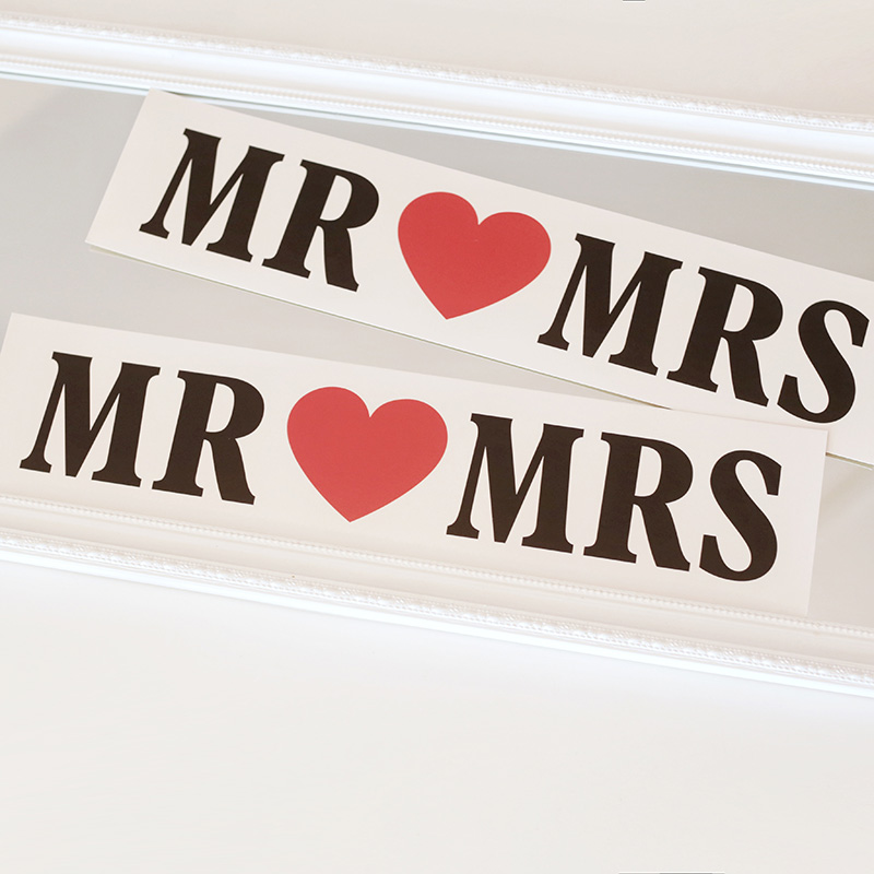 mrandmrs Mr and Mrs esküvői dekoráció