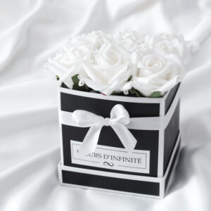 Flowers of love  - Handmade mini 9 rose box
