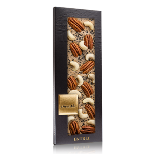 chocoMe fehércsokoládé pekándióval, kesudióval és fekete sóval