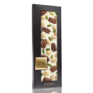 chocoMe fehércsokoládé pekándióval, pisztáciával és mogyoróval